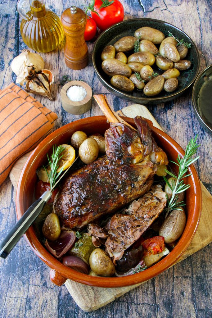 Home epaule d'agneau façon auvergne confite d'été à l'ail noir de billom, citron & thym2 copie
