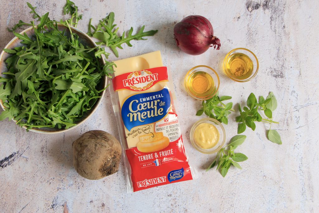 photo ingrédients salade de betteraves crues, roquette, oignon rouge et emmental1
