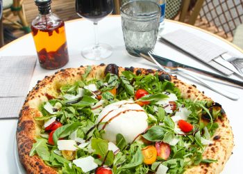 Home pizza burrata